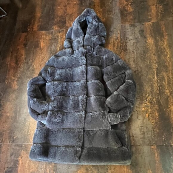 Gorgeous BCBGMAXAZRIA Women's Charcoal Gray Faux Fur Hooded Coat/Jacket, Size M - Picture 4 of 15